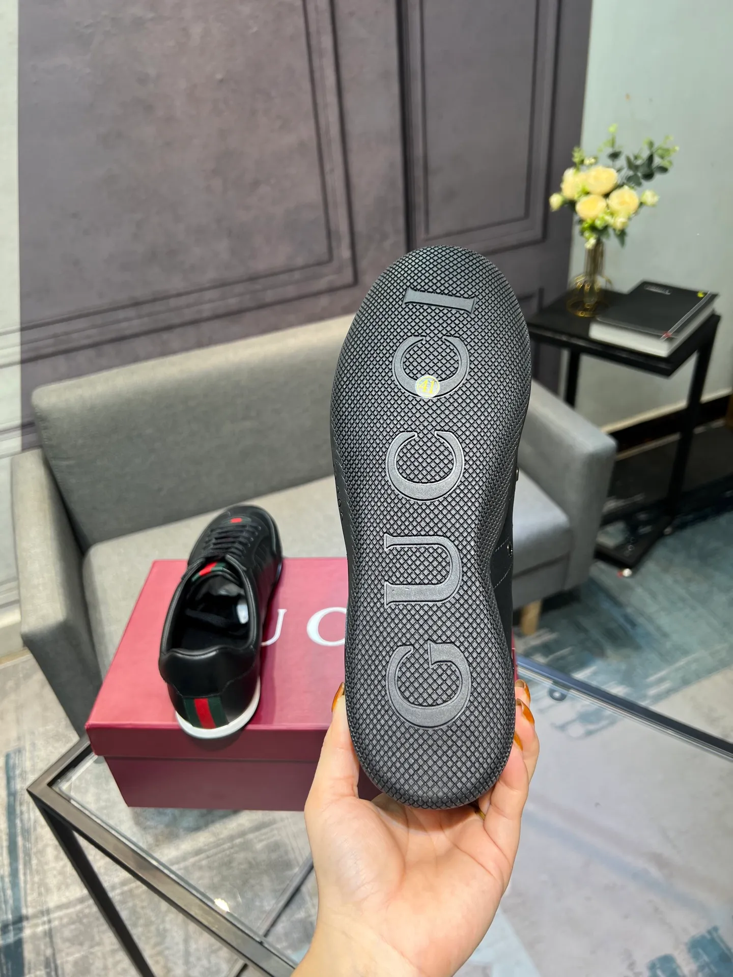 Men's shoes 💰580 Gucci Gucci small dirty shoes full series upgrade, long-term production GG Gucci series old casual small dirty shoes catwalk style ZP developed pure original version... metal double G crystal cylindrical mark... Gucc original pattern webbing... upper color rubbed cowhide matte stitching classic double G cloth, code number: 35-44 (female 41, male 45. Customization is not returnable) Fabric: original custom cowhide Inner: original custom cowhide Feet: original cowhide injection molding. Outsole: original open molding sole. Packaging: original full set of packaging. Color: official website updated simultaneously.